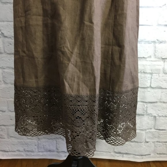 A Pea in the Pod Maternity Linen & Lace Dress - Picture 2 of 8